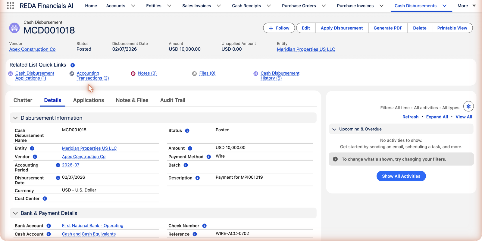 Un décaissement comptabilisé, MCD001018, dans REDA Financials AI : Fournisseur Apex Construction Co, Montant 10 000,00 USD, Montant non imputé 0,00 USD, Mode de paiement Virement bancaire, Référence WIRE-ACC-0702, Description « Payment for MPI001019 ». Les liens rapides des listes associées affichent Imputations de décaissement (1) et Transactions comptables (2), et l’en-tête de la page comporte un bouton Imputer le décaissement.