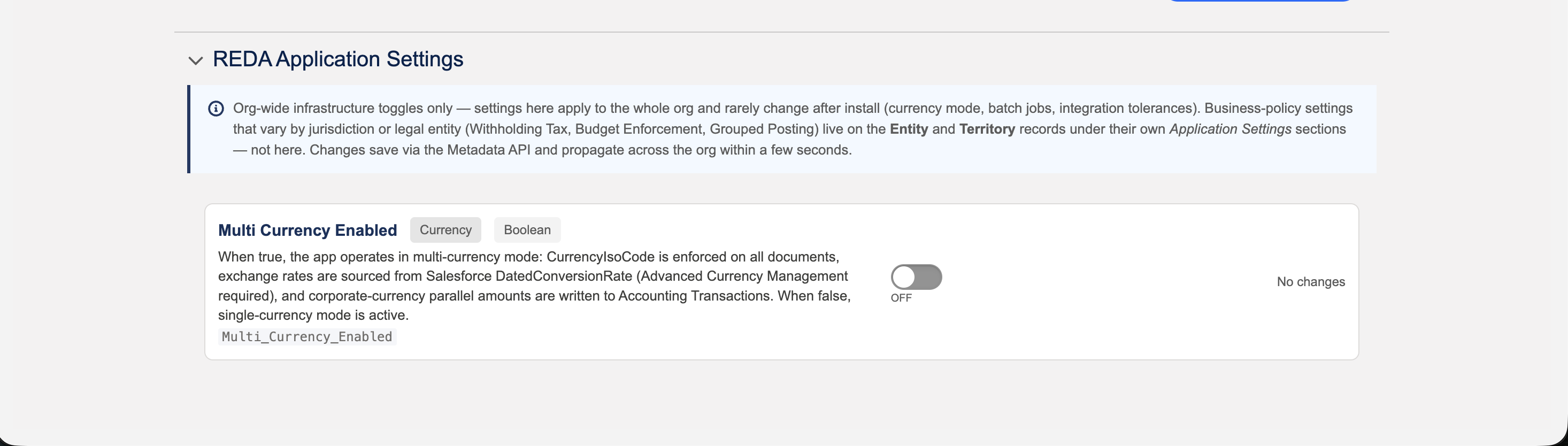 La section Paramètres de l’application REDA affichant le commutateur Multi Currency Enabled avec sa description et une note indiquant que les paramètres d’infrastructure à l’échelle de l’organisation se trouvent ici tandis que les paramètres de politique métier se trouvent sur les enregistrements Entité et Territoire.
