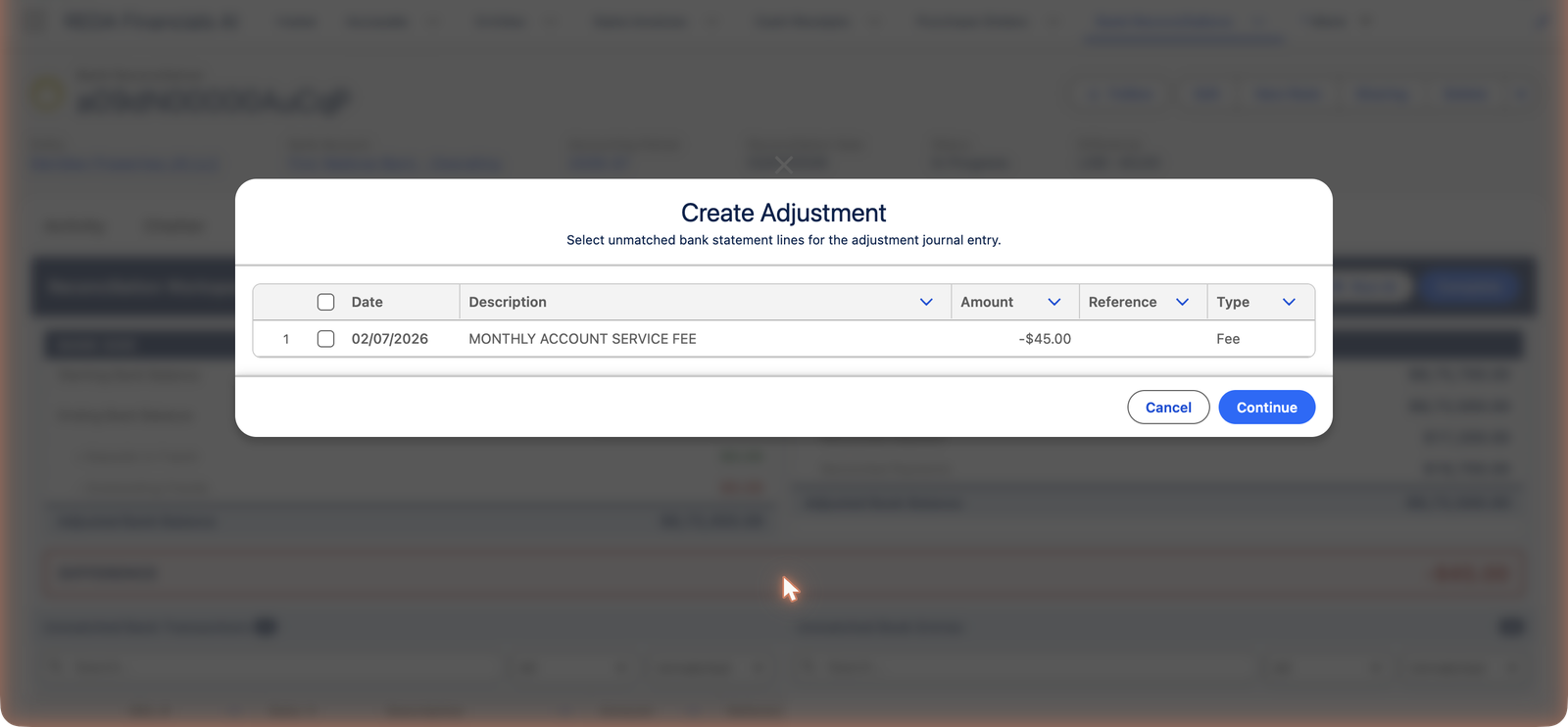 Le sélecteur Créer un ajustement dans REDA Financials AI, sous-titré Sélectionnez les lignes de relevé bancaire non rapprochées pour l'écriture d'ajustement, listant une seule ligne non rapprochée datée du 02/07/2026 pour MONTHLY ACCOUNT SERVICE FEE de -45,00 $, de type Frais, au-dessus des boutons Annuler et Continuer.